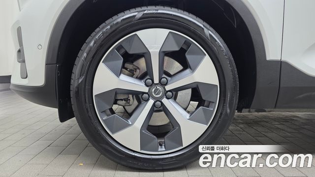 Volvo XC40 B4 Ultimate Bright 2023 — фото 5