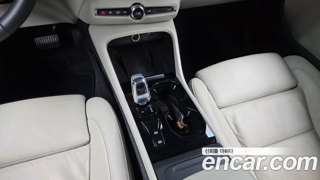 Volvo XC40 B4 Ultimate Bright 2023 — фото 9