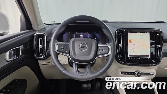 Volvo XC40 B4 Ultimate Bright 2023 — фото 13