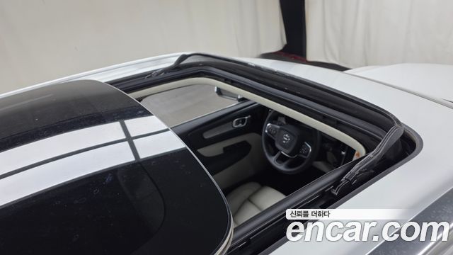 Volvo XC40 B4 Ultimate Bright 2023 — фото 18