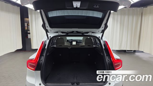 Volvo XC40 B4 Ultimate Bright 2023 — фото 20