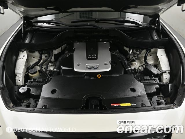 Infiniti QX70 3.7 AWD Special Edition 2017 — фото 6
