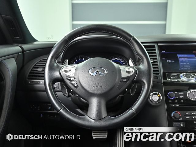 Infiniti QX70 3.7 AWD Special Edition 2017 — фото 17