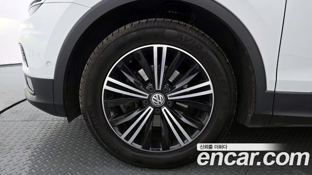 Volkswagen Tiguan (II) 2.0 TDI Prestige 2020 — фото 5