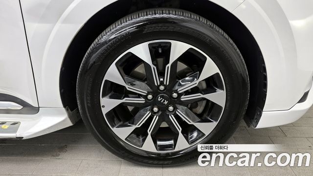 Kia Carnival (IV) Diesel 9-Seater Hi-Limousine Signature 2021 — фото 5