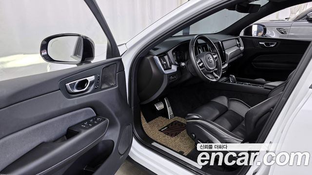 Volvo XC60 (II) T8 R-Design 2021 — фото 10