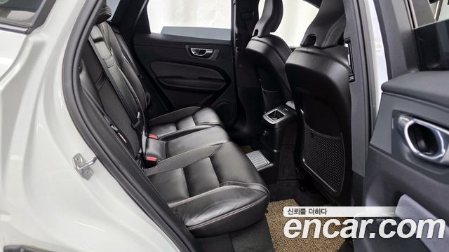 Volvo XC60 (II) T8 R-Design 2021 — фото 12