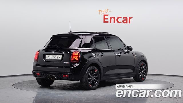 MINI Cooper S 5Door Standard 3rd 2019 — фото 2