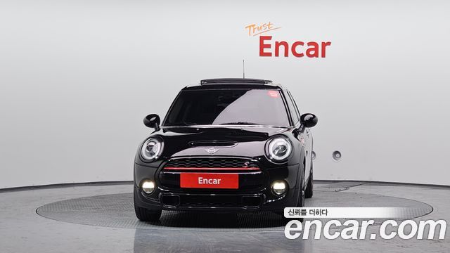 MINI Cooper S 5Door Standard 3rd 2019 — фото 3