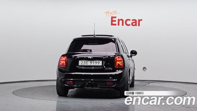 MINI Cooper S 5Door Standard 3rd 2019 — фото 4