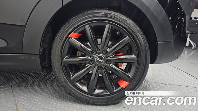 MINI Cooper S 5Door Standard 3rd 2019 — фото 5