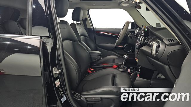 MINI Cooper S 5Door Standard 3rd 2019 — фото 10
