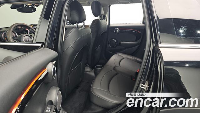 MINI Cooper S 5Door Standard 3rd 2019 — фото 12