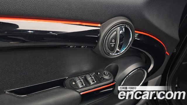 MINI Cooper S 5Door Standard 3rd 2019 — фото 18