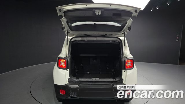 Jeep Renegade 2.4 Longitude High 2018 — фото 20
