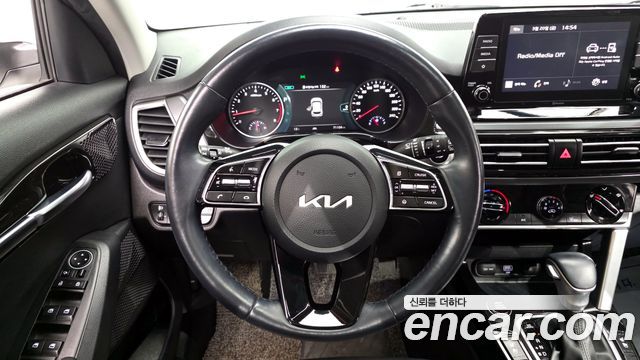 Kia Seltos Gasoline 1.6 Turbo 2WD Signature 2023 — фото 13
