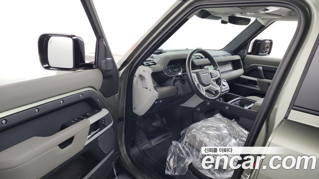 Land Rover Defender (L663) 110 D250 SE 2023 — фото 10