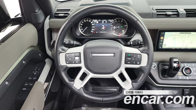Land Rover Defender (L663) 110 D250 SE 2023 — фото 13