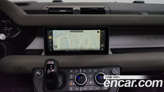 Land Rover Defender (L663) 110 D250 SE 2023 — фото 14