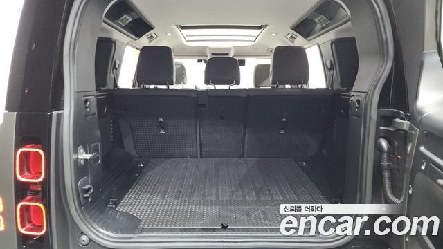 Land Rover Defender (L663) 110 D250 SE 2023 — фото 20