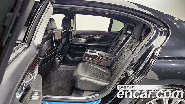 BMW 7 Series (G11) 750Li xDrive 2016 — фото 11