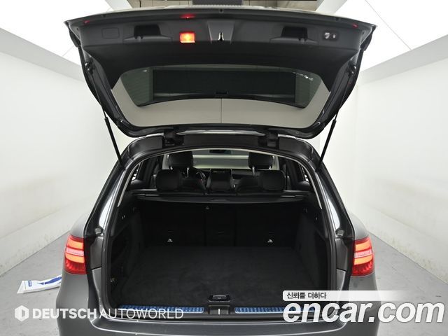 Mercedes-Benz GLC-Class (X253) GLC300 4MATIC AMG Line 2019 — фото 23