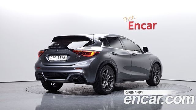 Infiniti Q30 2.0 Premium 2017 — фото 2