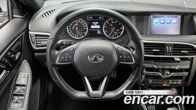 Infiniti Q30 2.0 Premium 2017 — фото 13