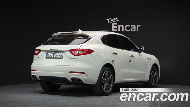 Maserati Levante 3.0 Diesel AWD GranSport 2018 — фото 2