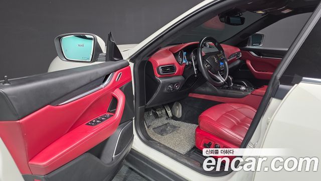 Maserati Levante 3.0 Diesel AWD GranSport 2018 — фото 10