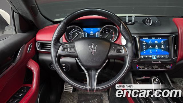 Maserati Levante 3.0 Diesel AWD GranSport 2018 — фото 17