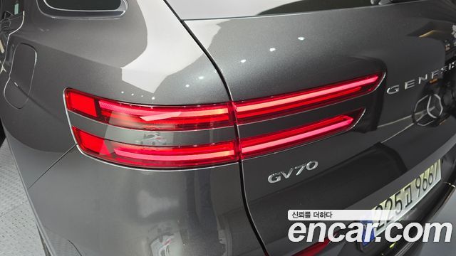 Genesis GV70 2.5T Gasoline AWD 2025 — фото 23