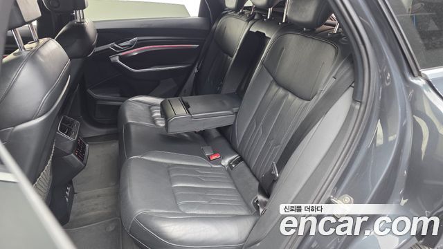 Audi e-tron 55 Quattro 2020 — фото 12