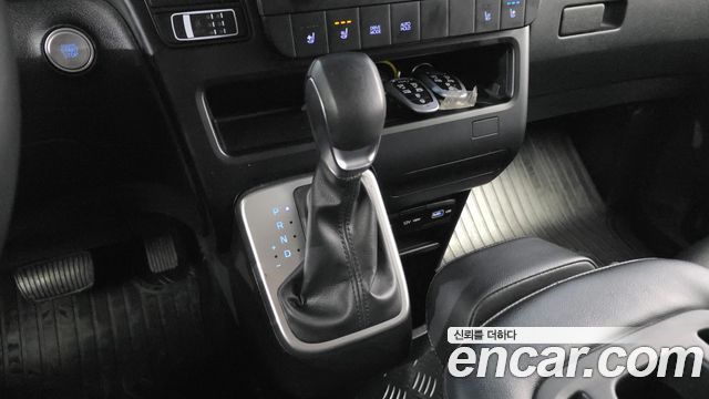 Hyundai Staria disability support car 2022 — фото 9