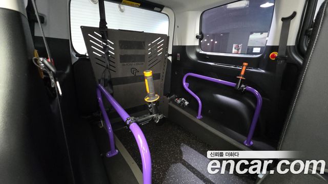 Hyundai Staria disability support car 2022 — фото 18