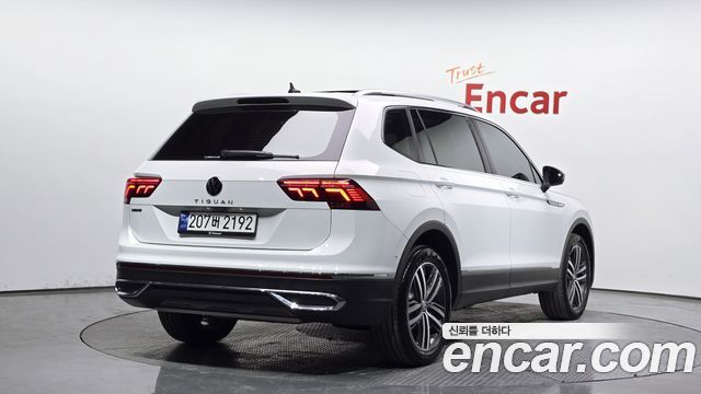 Volkswagen Tiguan Allspace 2.0 TSI Prestige 2023 — фото 2