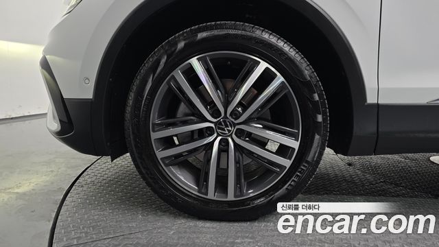 Volkswagen Tiguan Allspace 2.0 TSI Prestige 2023 — фото 5