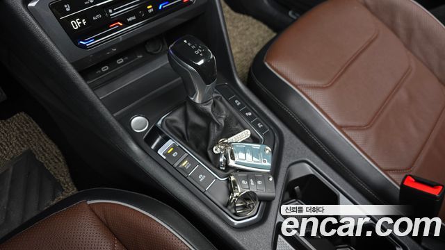 Volkswagen Tiguan Allspace 2.0 TSI Prestige 2023 — фото 9