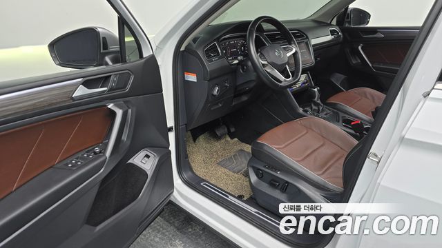Volkswagen Tiguan Allspace 2.0 TSI Prestige 2023 — фото 10