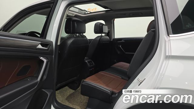 Volkswagen Tiguan Allspace 2.0 TSI Prestige 2023 — фото 11