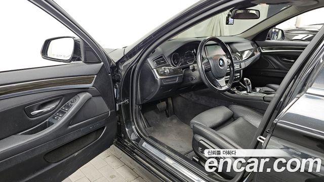 BMW 5 Series (F10) 520d xDrive Luxury Plus 2015 — фото 10