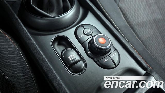 MINI Cooper Clubman Standard 2nd 2018 — фото 16
