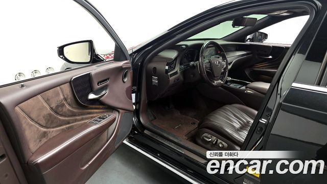 Lexus LS500h (V) 3.5 Luxury AWD 2018 — фото 10