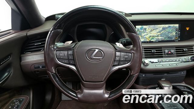 Lexus LS500h (V) 3.5 Luxury AWD 2018 — фото 13