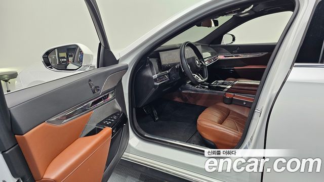 BMW 7 Series (G70) 740d xDrive M Sport 2024 — фото 10