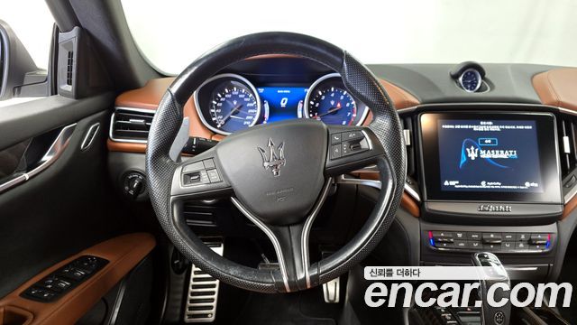 Maserati Ghibli 3.0 GranSport 3rd 2020 — фото 13