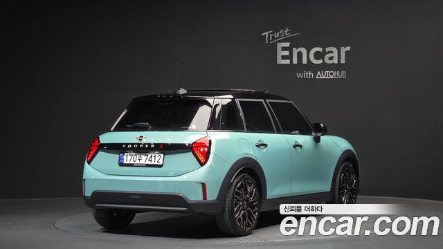MINI Cooper S (IV) 5 Door Favoured 2025 — фото 2