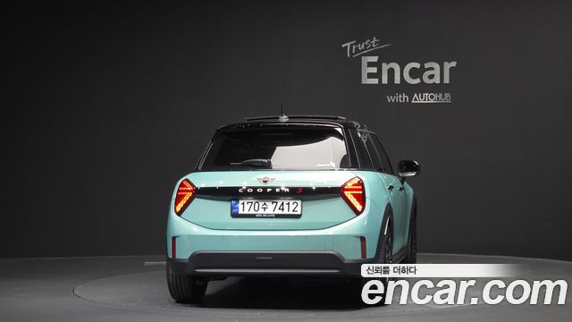 MINI Cooper S (IV) 5 Door Favoured 2025 — фото 4