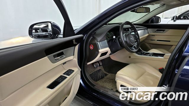 Jaguar XF (X260) 20d Prestige AWD 2017 — фото 10