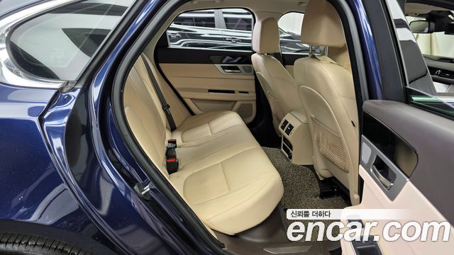 Jaguar XF (X260) 20d Prestige AWD 2017 — фото 12